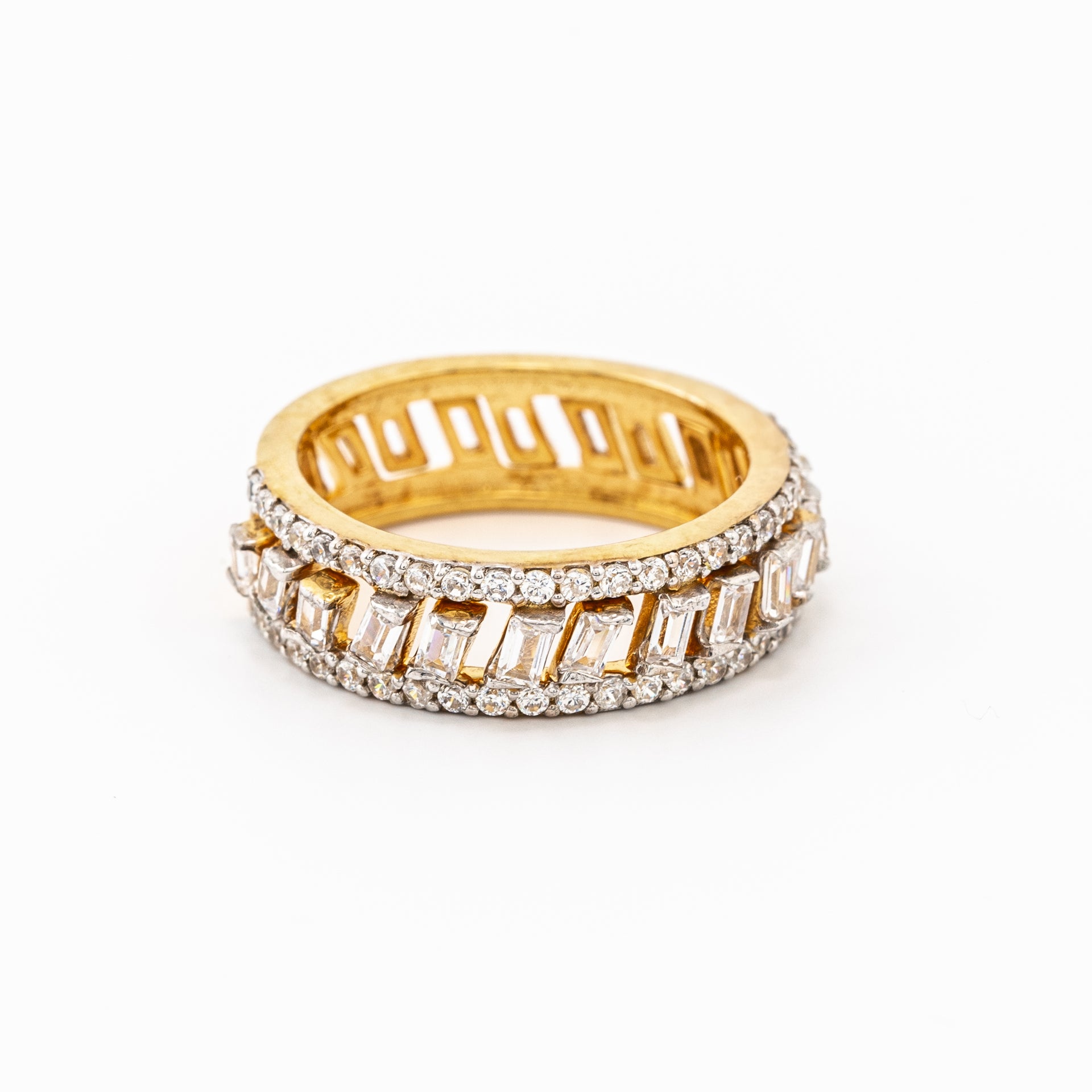 Baguette and Round ZigZag Diamond Band Ring