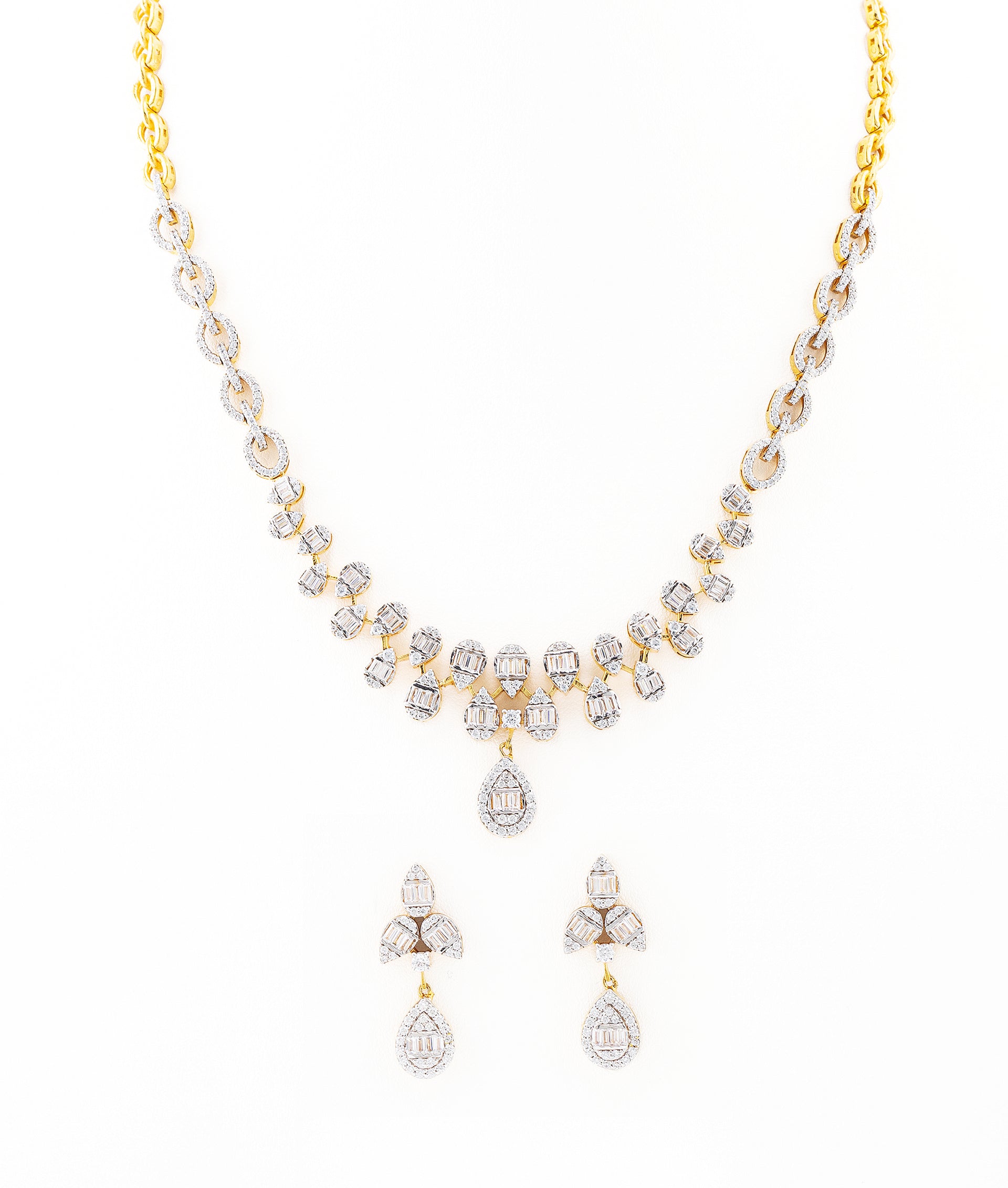 Pear Cluster Diamond Link Collection