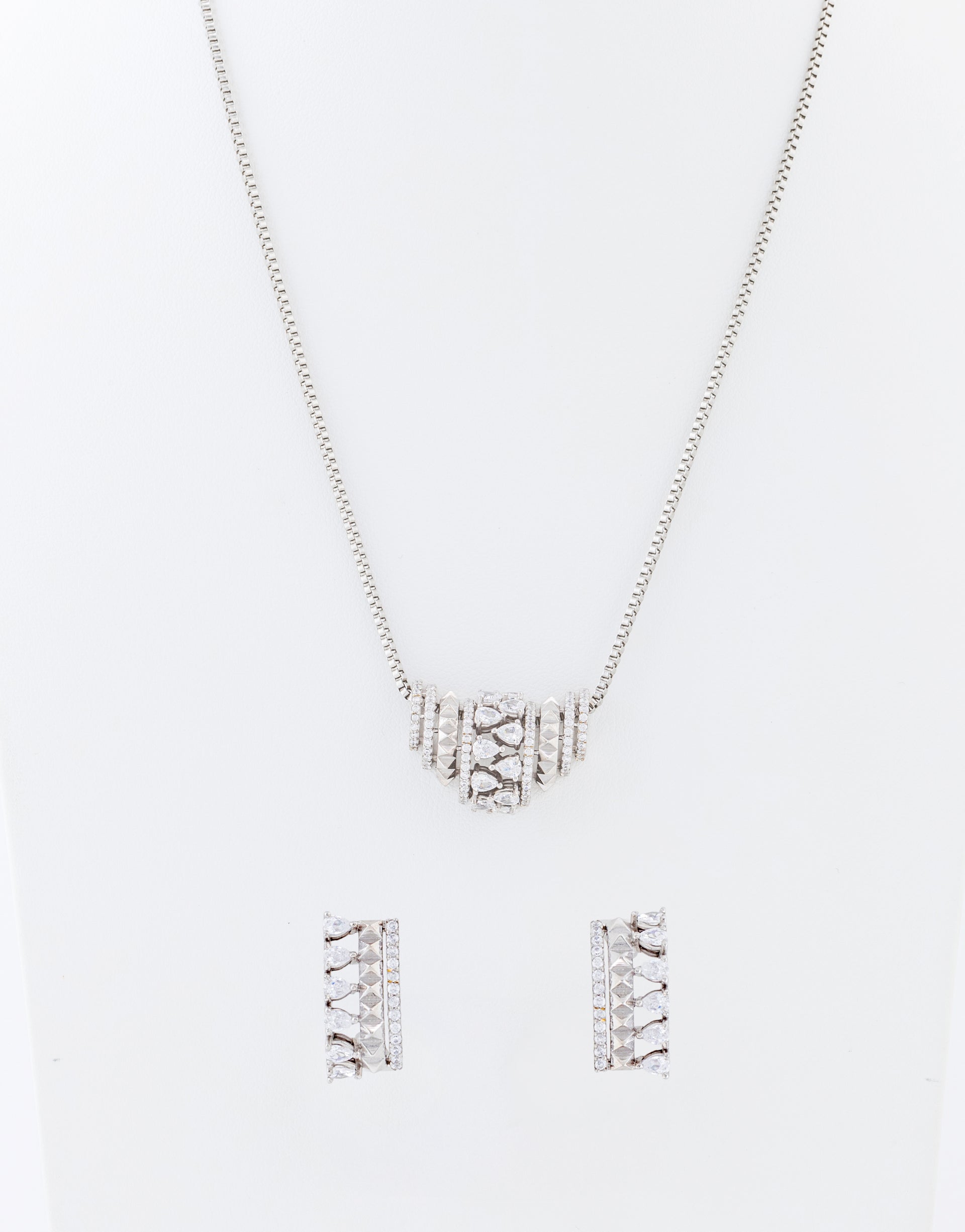 Pear and Round Diamond Pendant Collection