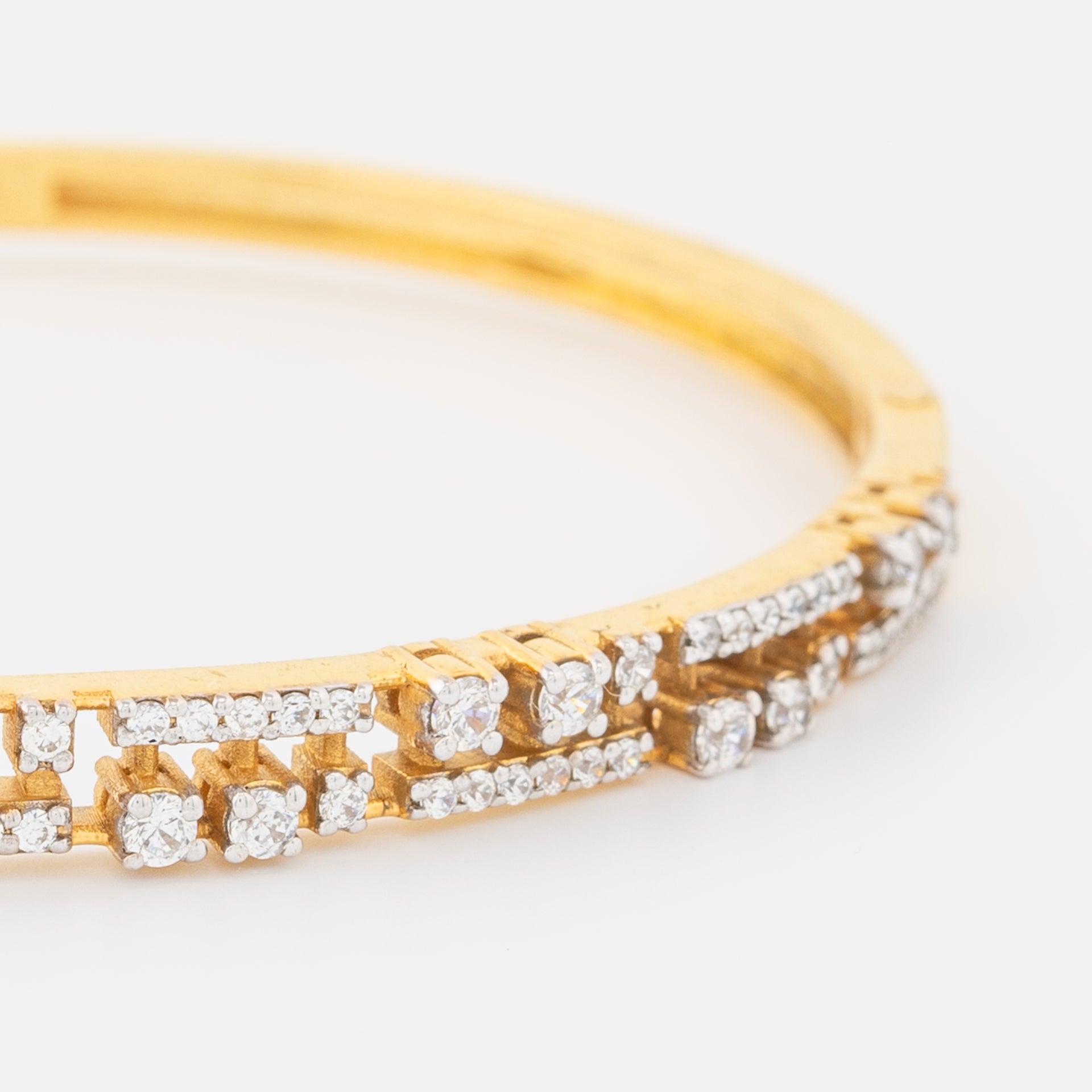 Round Diamond Bangle Bracelet