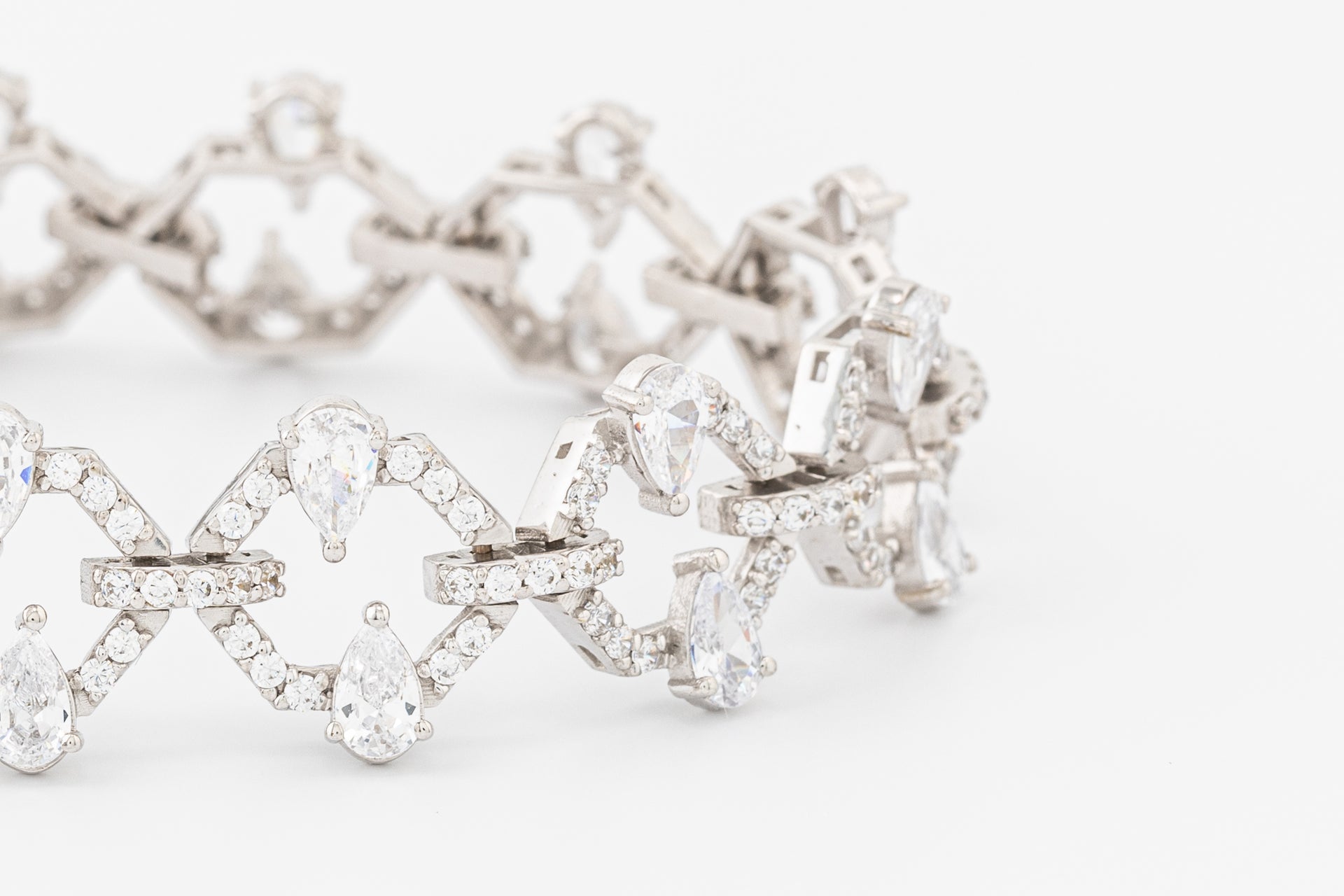 Round and Pear Diamond Link Bracelet