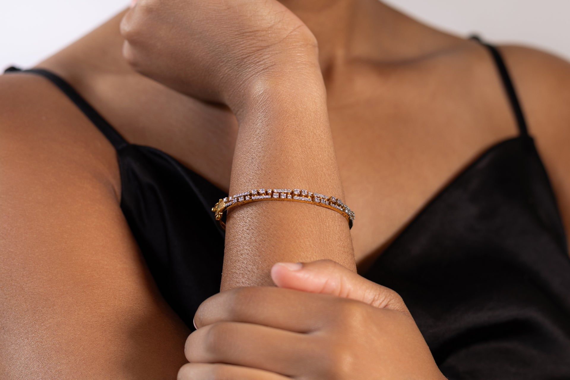 Round Diamond Bangle Bracelet