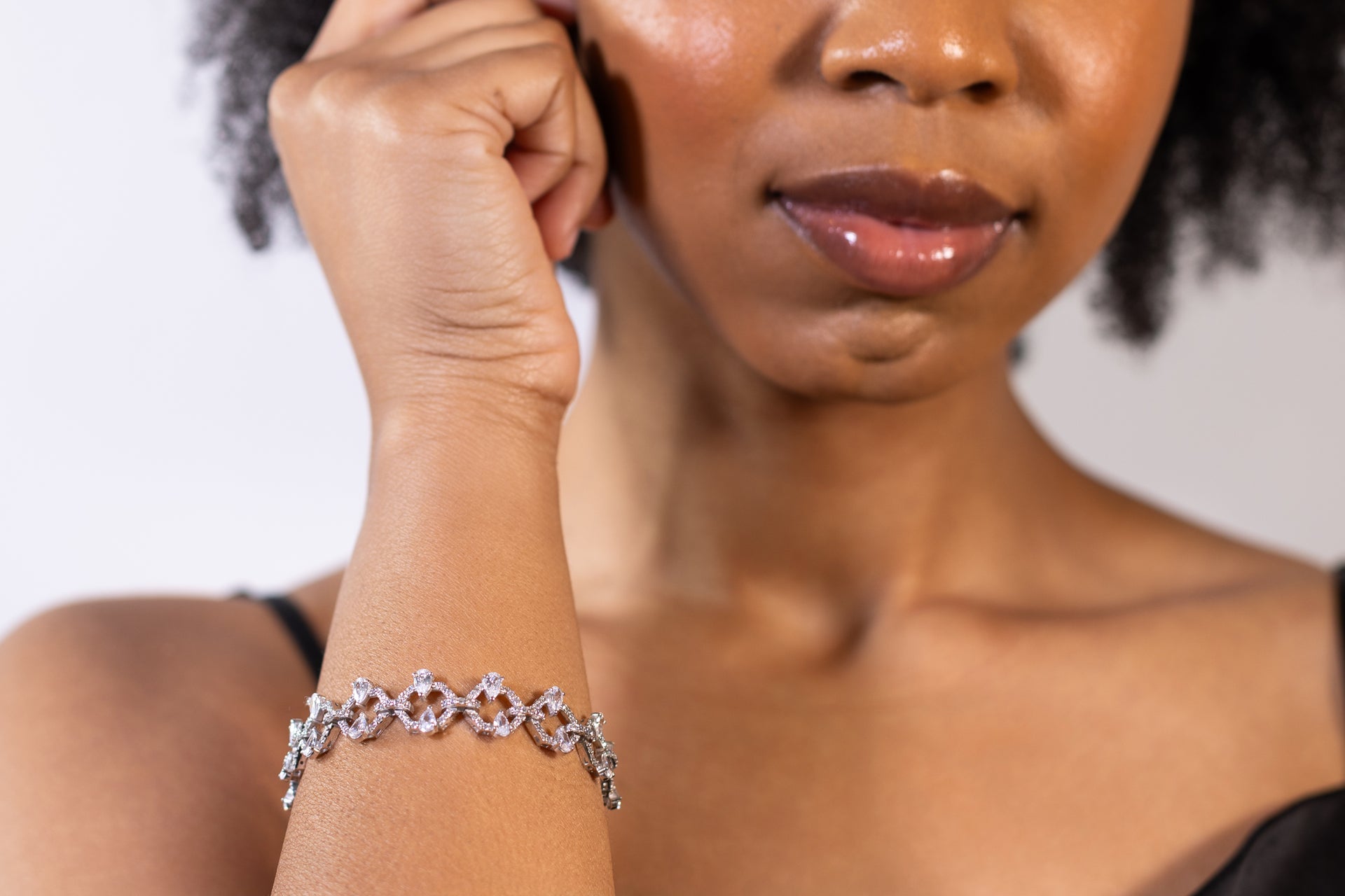 Round and Pear Diamond Link Bracelet