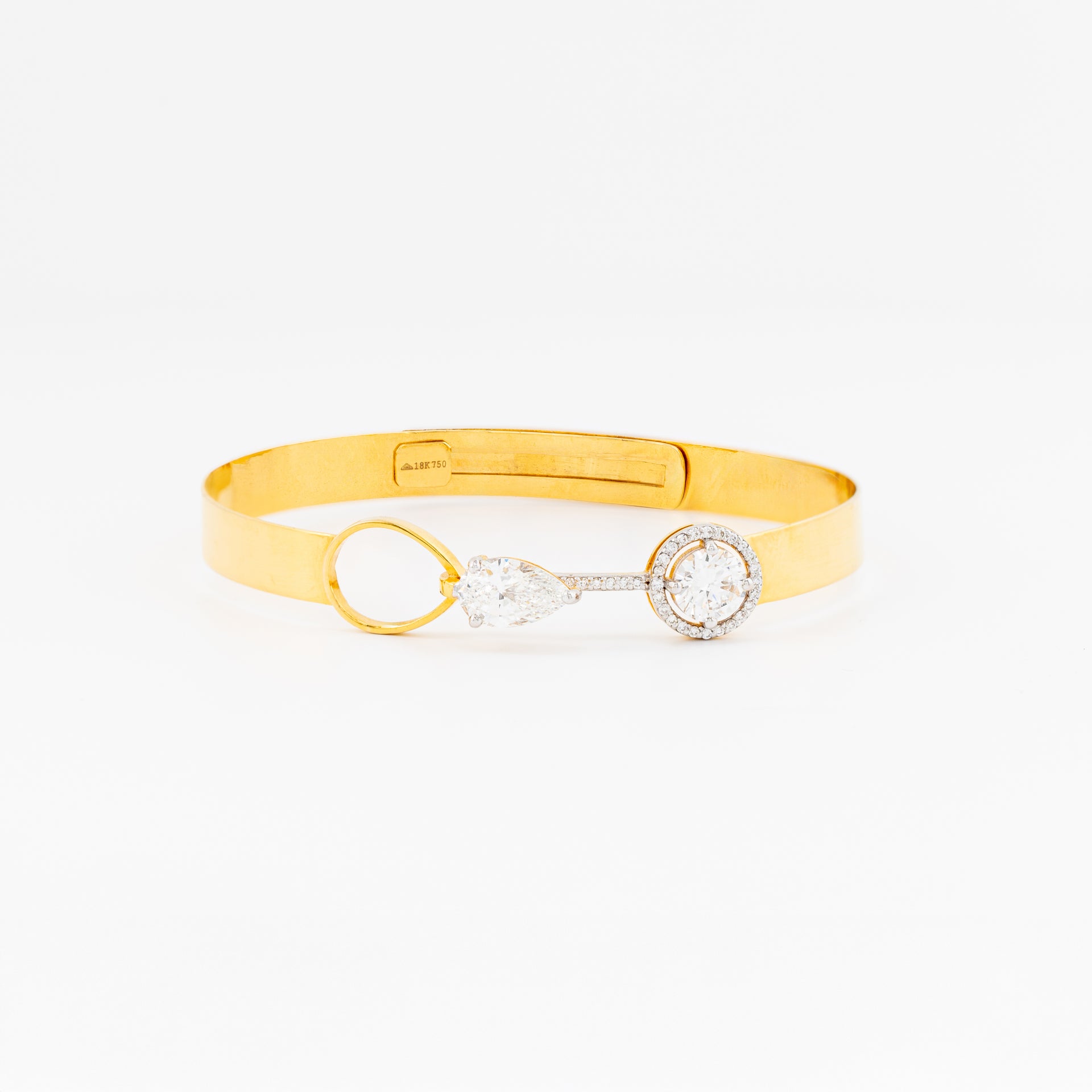 Vian Classic Round and Pear Drop Collection