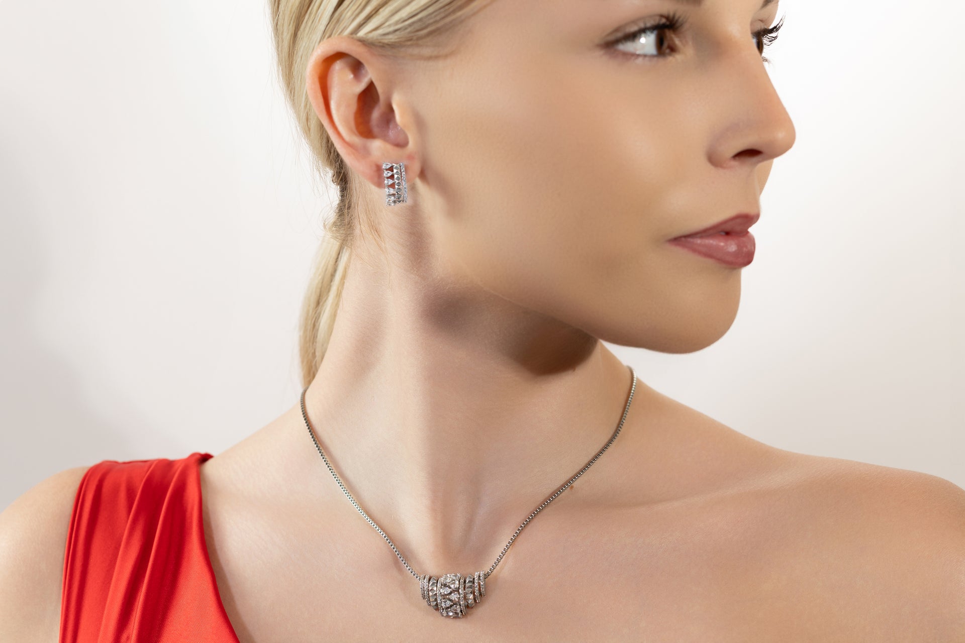 Pear and Round Diamond Pendant Collection