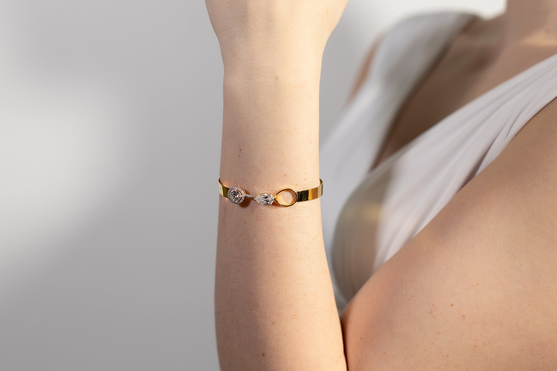 Vian Classic Round and Pear Drop Collection