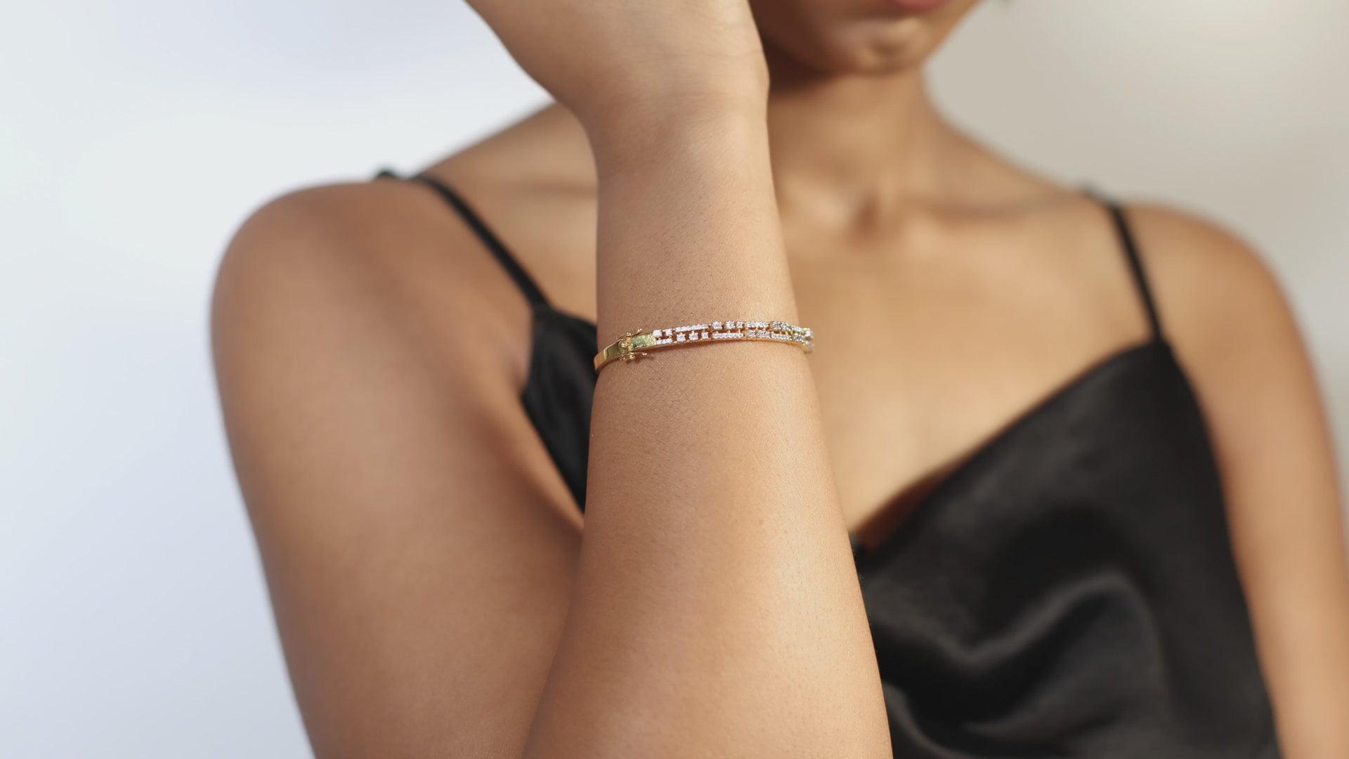 Round Diamond Bangle Bracelet