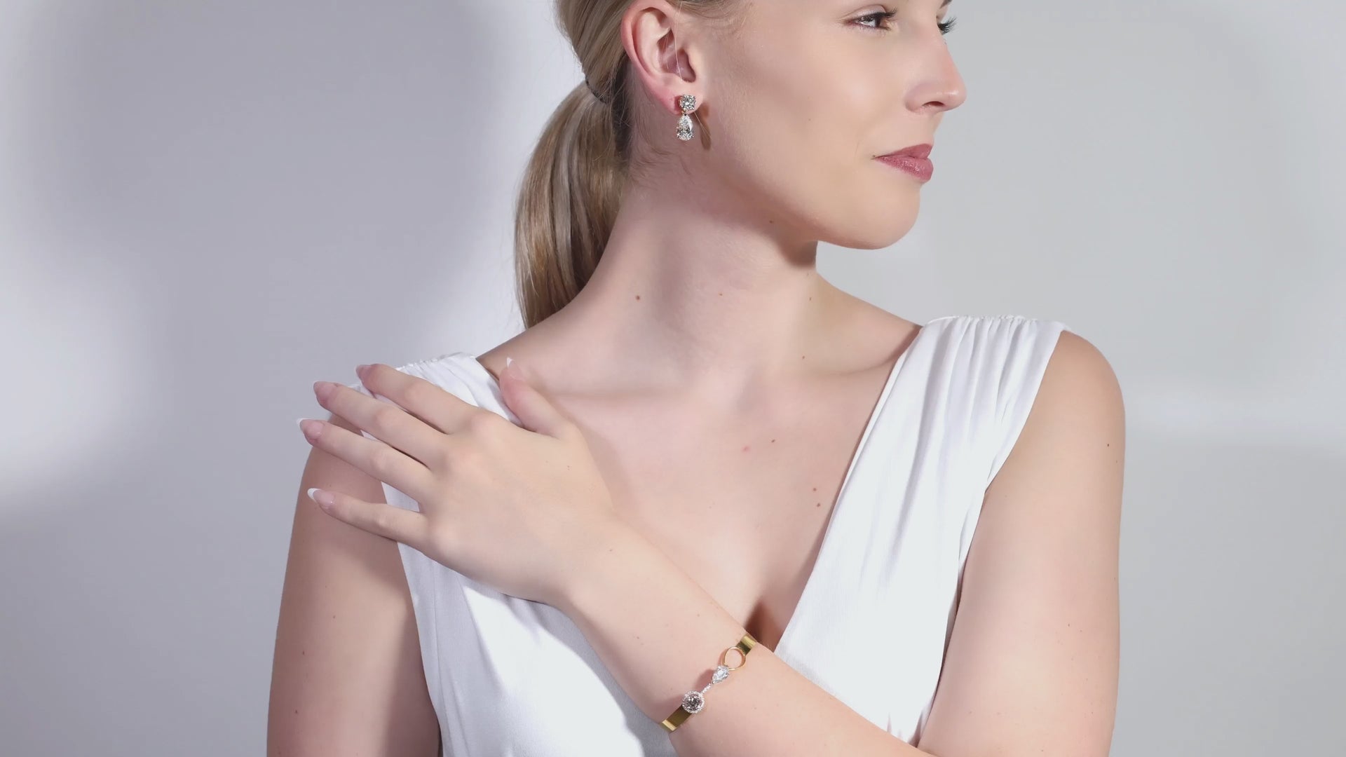 Vian Classic Round and Pear Drop Collection